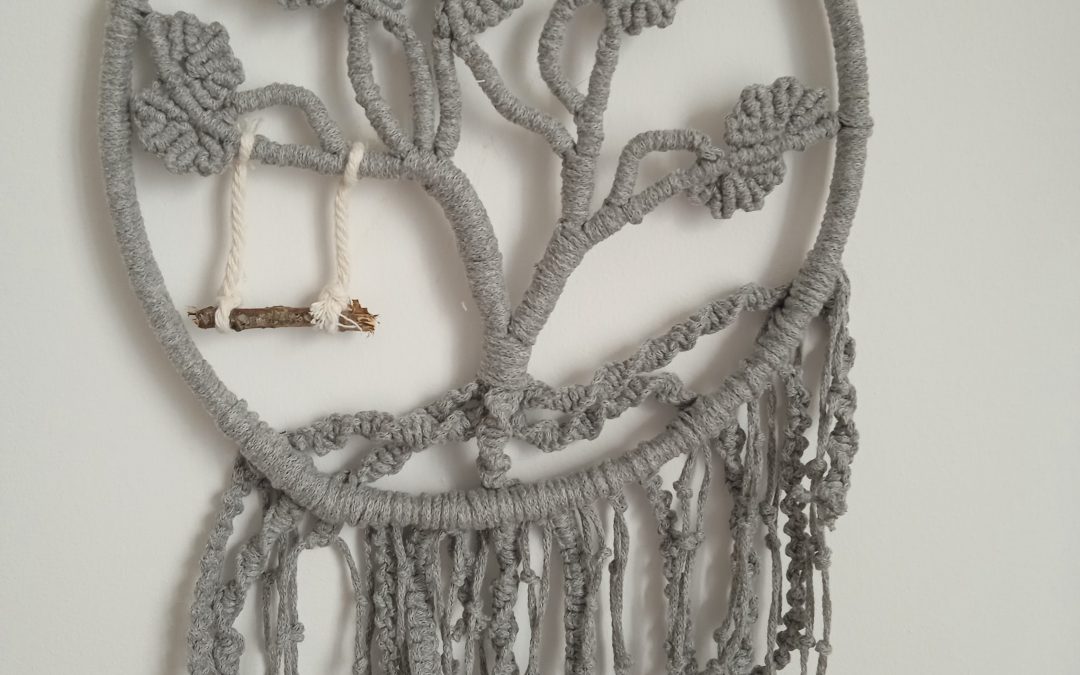 Zoom sur le Macramé : Un matériau vintage aux multiples facettes