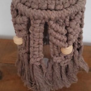 Photophore artisanal en macramé couleur marron sur bocal en verre, pour bougie chauffe-plat