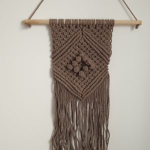 Panneau mural en macramé marron foncé fait main – décoration murale bohème en coton naturel