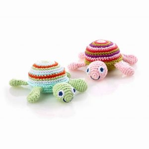 Hochet tortue rose en coton fait main avec grelot