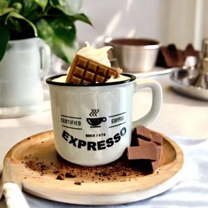 Bougie chocolat chantilly artisanale – senteur rocher praliné – en tasse