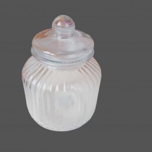 Bonbonnière en verre élégante avec couvercle ajusté, idéale pour les friandises et objets décoratifs.