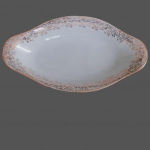 Petit plat en porcelaine doré avec motif de feuilles, fabriqué à Limoges