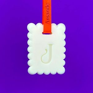 Biscuit parfumé Amande à suspendre en cire d’olive naturelle – fabrication artisanale française