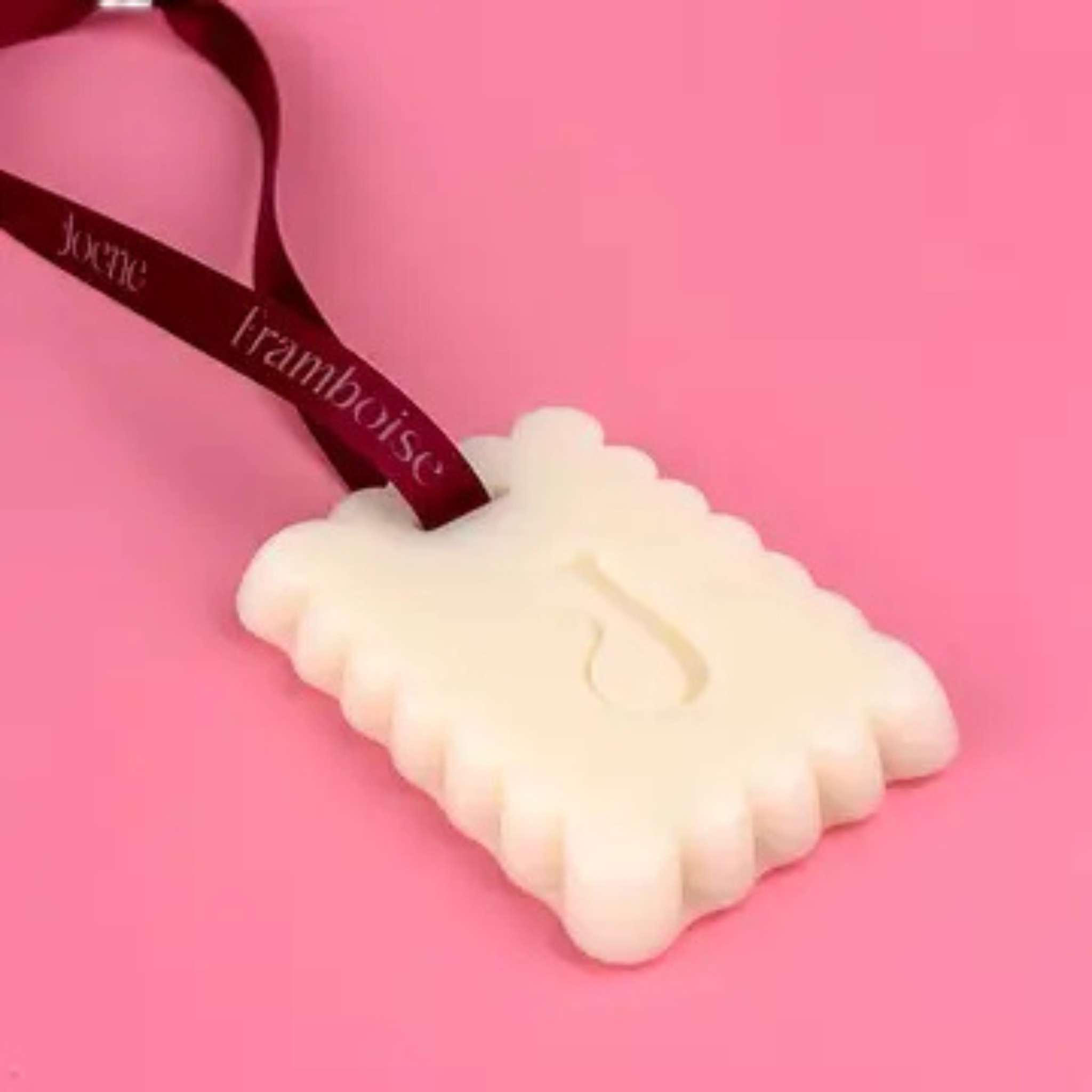 Biscuit parfumé Framboise à suspendre en cire d’olive naturelle – fabrication artisanale française
