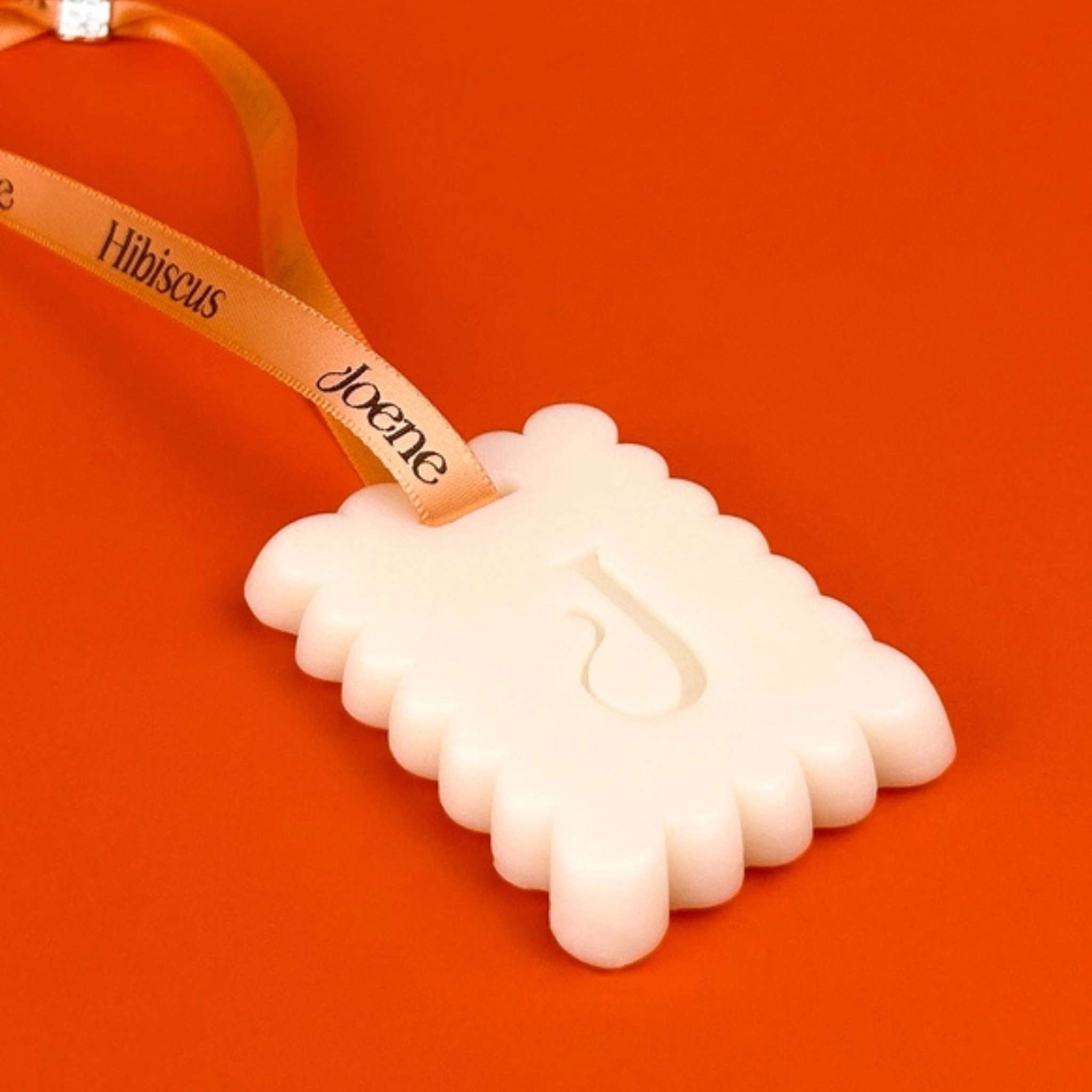 Biscuit parfumé Hibiscus à suspendre en cire d’olive naturelle – fabrication artisanale française