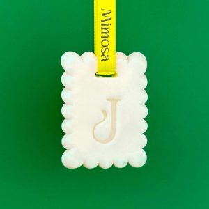 Biscuit parfumé à suspendre Mimosa en cire d’olive naturelle – fabrication artisanale française