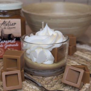 bougie gourmande parfum lait caramel écoresponsable et sensorielle, artisanale, fabriquée en Bourgogne