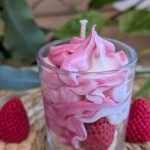 bougie gourmande parfum confiture de fraises écoresponsable et sensorielle, artisanales, fabriquée en Bourgogne