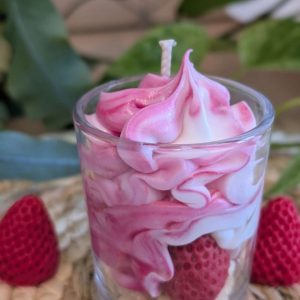 bougie gourmande parfum confiture de fraises écoresponsable et sensorielle, artisanales, fabriquée en Bourgogne