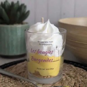 Bougie gourmande parfum citron meringué. écoresponsable et sensorielle, artisanale, fabriquée en Bourgogne