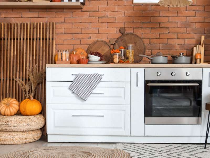 : cuisine conviviale et décorée pour l’automne, ambiance slow living