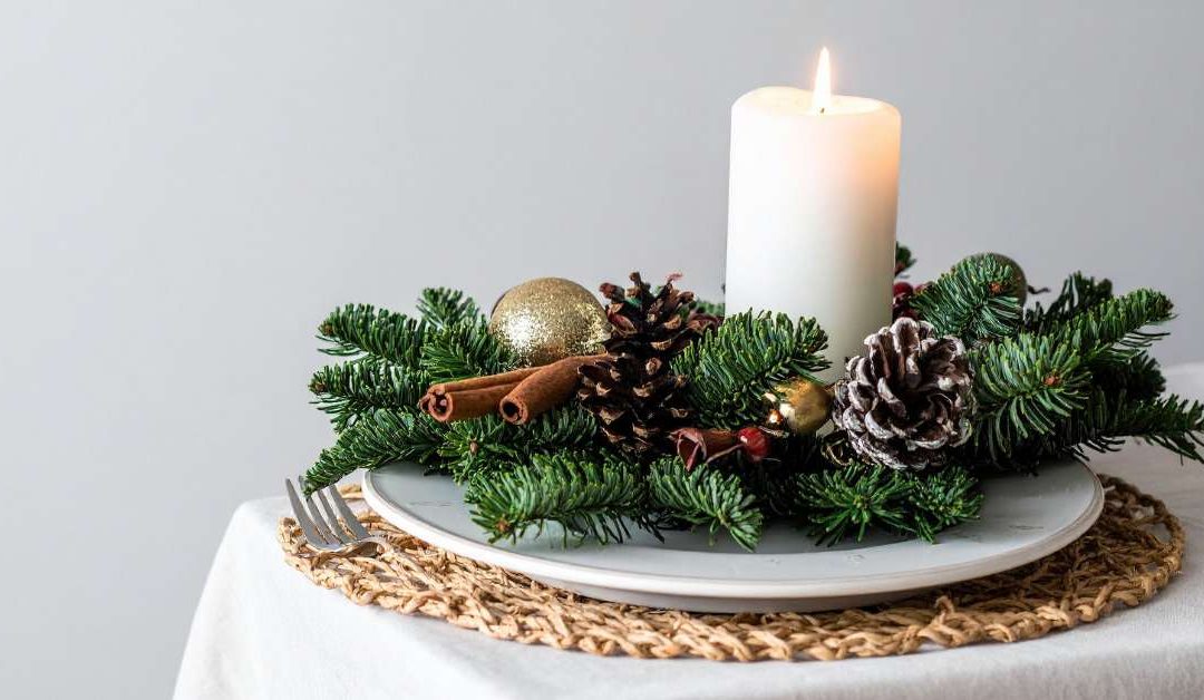 Centre de table DIY festif terminé pour les fêtes, chic et éco-responsable.