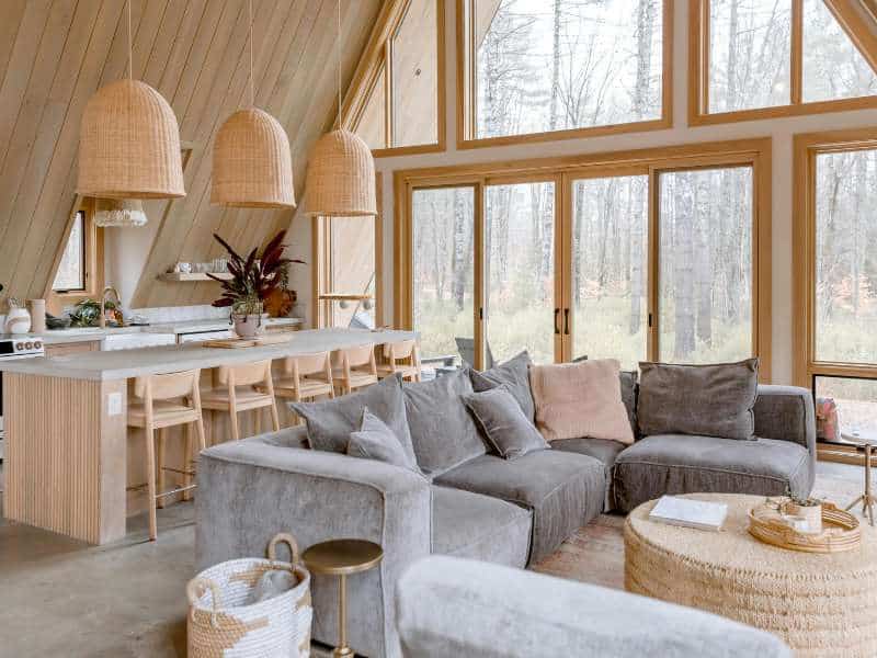 Intérieur cocooning éco-responsable aux tons naturels et doux