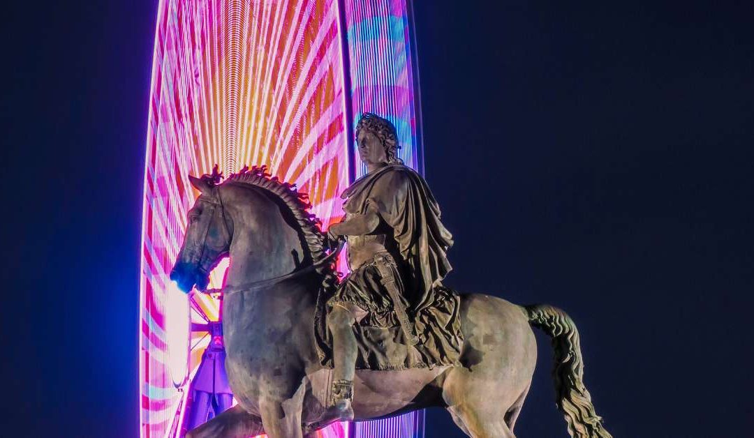 “Lyon illuminée lors du 8 décembre, fête des lumières.”