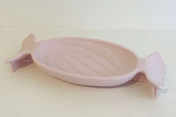 bol à bonbon rose en jesmonite fait à la main