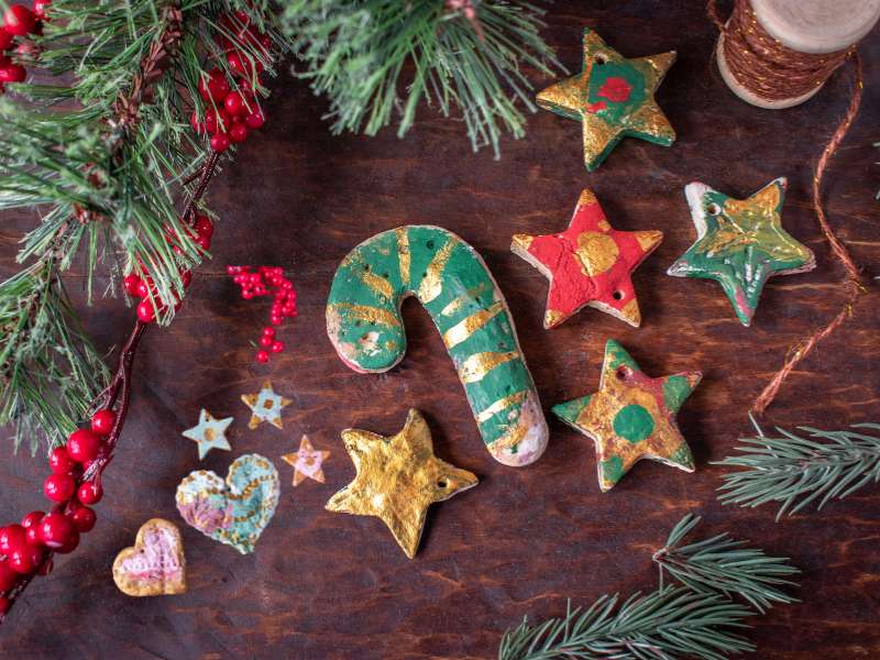 des décorations de Noël faites en pâte à sel"