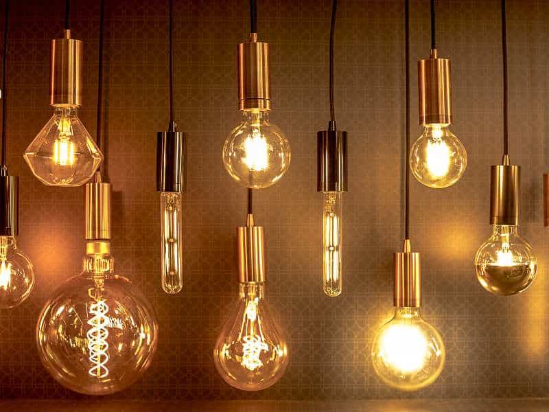 éclairage doux et chaleureux dans toilettes