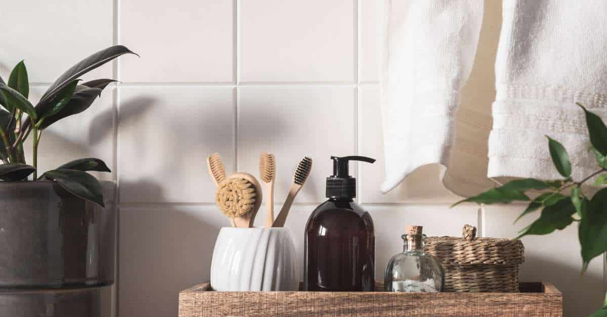 Accessoires de salle de bain minimalistes et écoresponsables