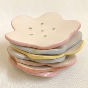 Porte-savon Fleur – Assiette Florale en Céramique Faite à la Main (Bleu)