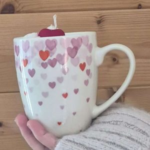Bougie gourmande mug petit cœur 300g – parfum Cachemire et Soie